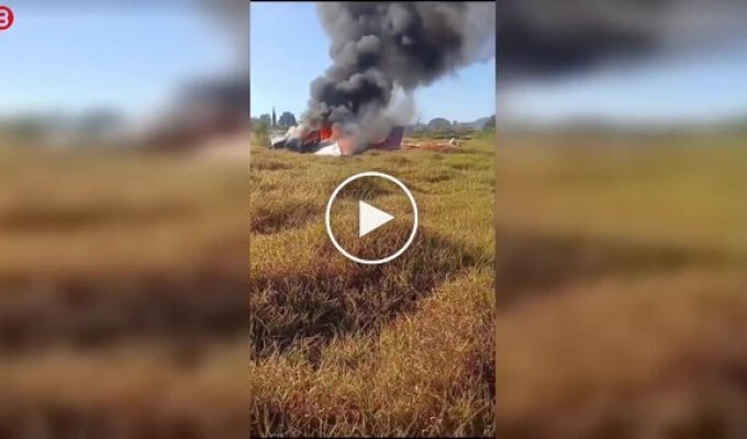 Пилот спасся из горящего самолета, задействовав аварийный парашют