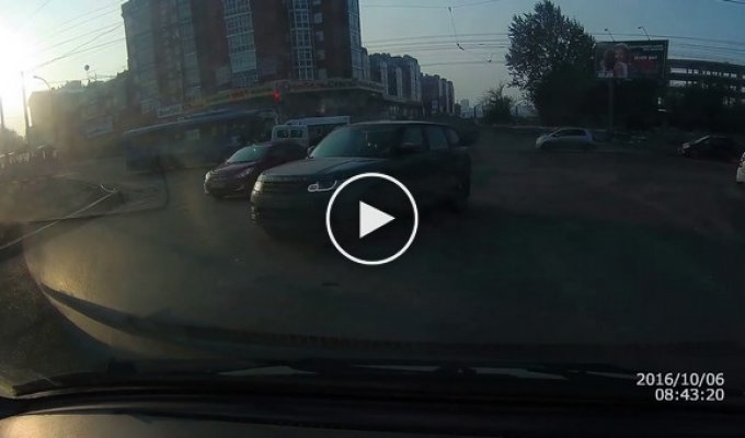 ДТП с участием скорой и автобуса в Иркутске  