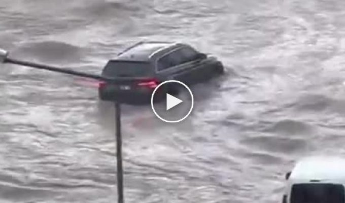 Heavy rain floods the Turkish city of Adana