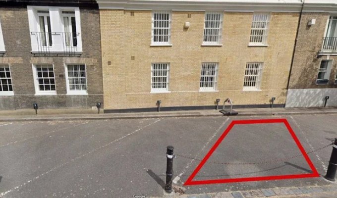 A parking space is for sale in London for 300 000 pounds — more expensive than a two-room apartment (2 photos)