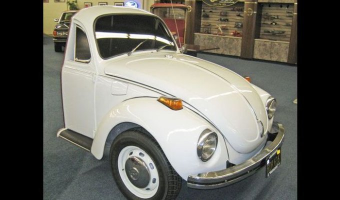 В шоу-руме Лас-Вегаса продается половина VW Beetle (6 фото)