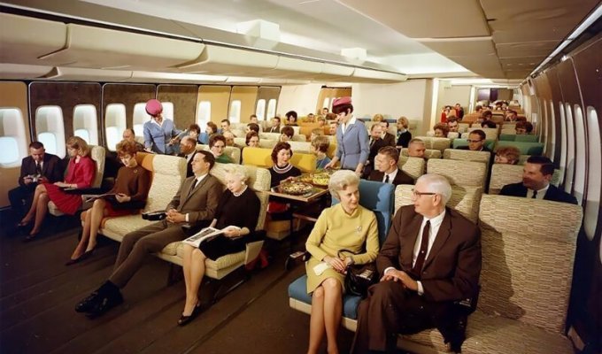 Широкие кресла и есть куда вытянуть ноги: архивные снимки авиакомпании Pan American (4 фото)