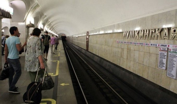 Поезд московского метро снес голову пассажирке (5 фото)