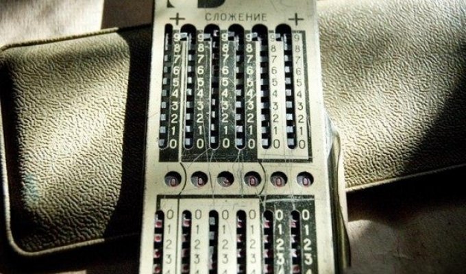 Аналоговый калькулятор (3 фото)