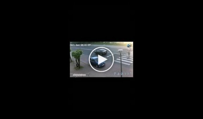 Юные экстремалы чудом уцелели, покинув своих «железных коней» и попали на видео