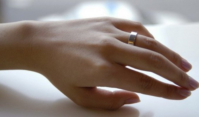 Обручальное кольцо не для неженок (5 фото)