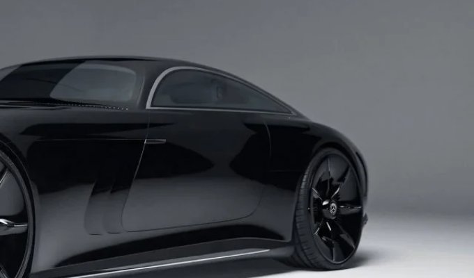 Новый концепт Vision Iconic от Mercedes - его сравнивают с автомобилем Бэтмена (6 фото)