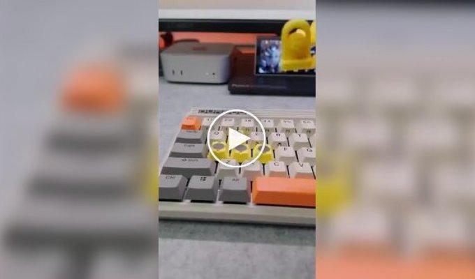 Геймер показав пристрій, який замінює клавіші руху в іграх на повноцінний стик