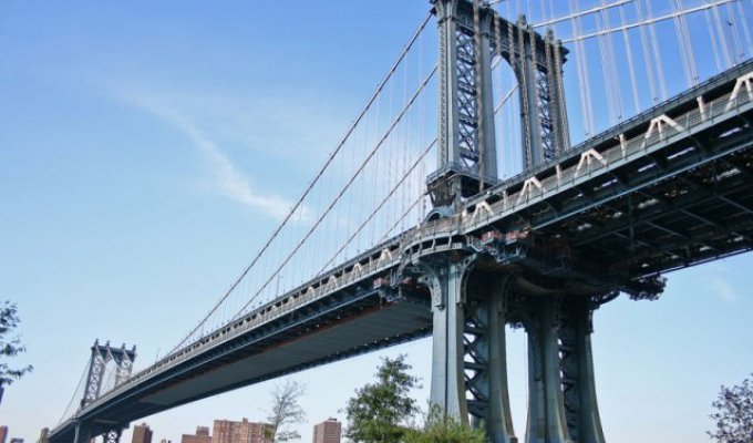 Находка полицейских в Манхэттенском мосту (12 фото)