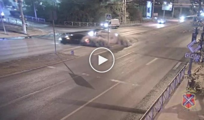 Two accidents at one intersection