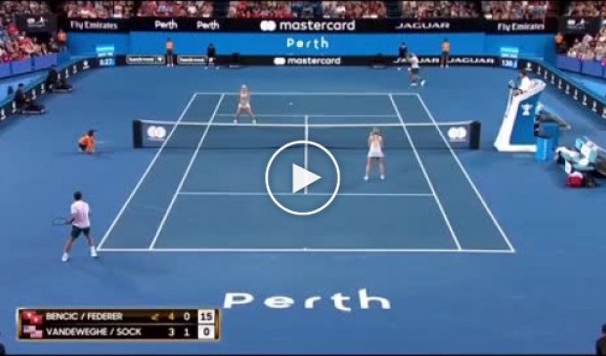 Женщины-теннисистки решили не мешать своим партнерам