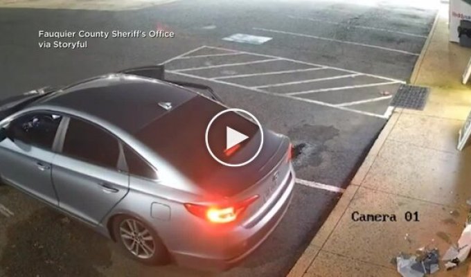 В США девять грабителей приехали на дело в одной машине