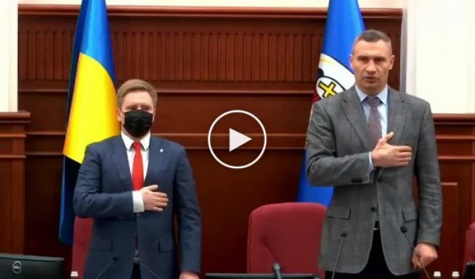 Мэр Киева Виталий Кличко спел гимн Украины
