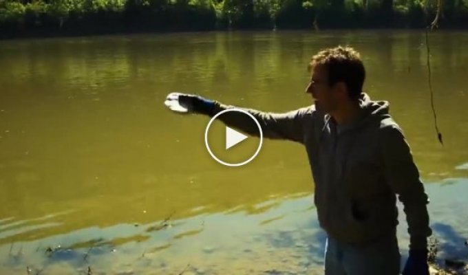 What happens if you throw the chemical element sodium into a river?