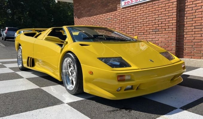 Старий Pontiac Fiero перетворили на копію Lamborghini Diablo і виставили на продаж за 30 000 $ (20 фото)