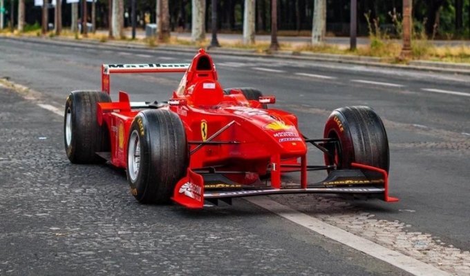 Гоночный болид Ferrari F1, который пилотировал Шумахер, продан на аукционе за огромную сумму (11 фото + 1 видео)