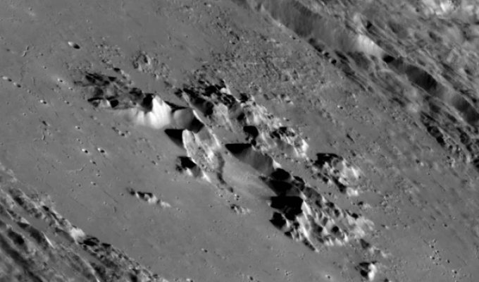Кратер Абедин: вулканическая загадка Меркурия (4 фото)