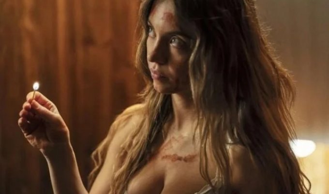 Сидни Суини голая работает в саду (8 фото)