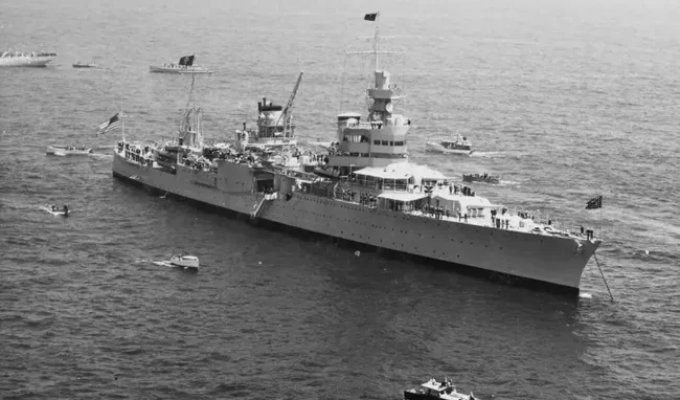 Крупнейшая катастрофа среди военных кораблей, или Как тонул "Индианаполис" (4 фото)