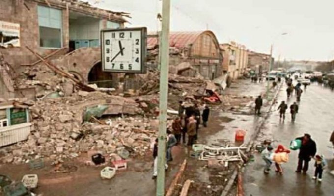 Спитакское землетрясение: как это было (16 фото)