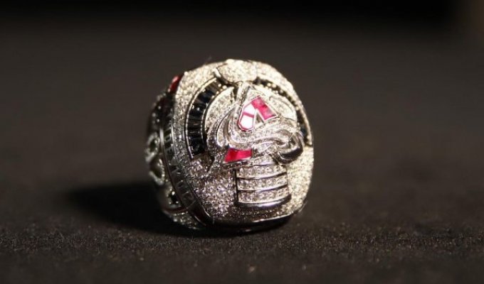 Championship rings, which will receive hockey players “Colorado Avalanche” for winning the Stanley Cup (4 photos + video)