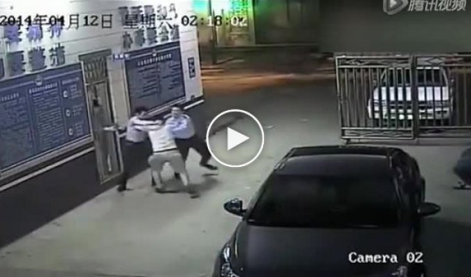 Смелый парень подвез грабителя, который ограбил девушку, прямо в полиции