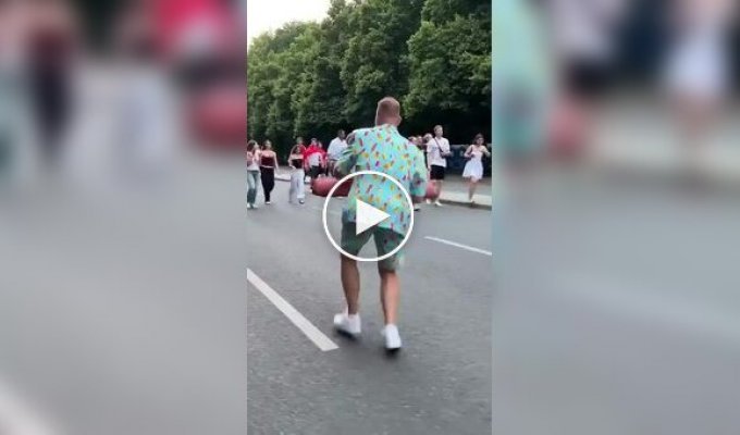 A funny guy cheered up passersby