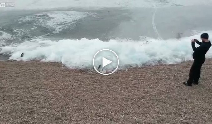 Ледяная волна Байкала