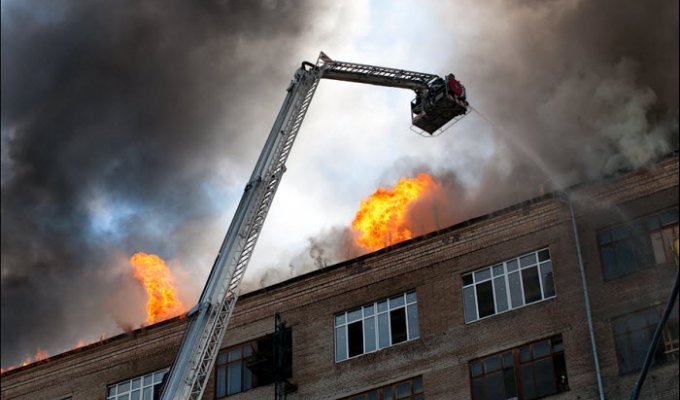 Пожар в здании НПО 'Алмаз' (35 фото)