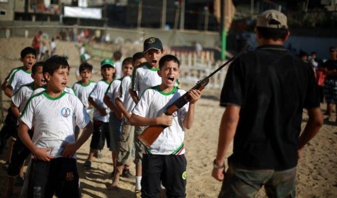 Открылись детские лагеря ХАМАСа (10 фото)