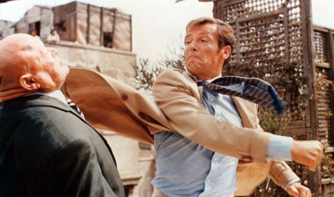 On the 95th anniversary of the birth of Roger Moore: rare archival footage of the great actor (15 photos)