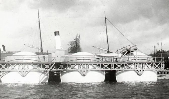 Ernest Bazin’s Roller Steamship: Why the Ship on Wheels Turned Out to Be a Flop (10 photos)