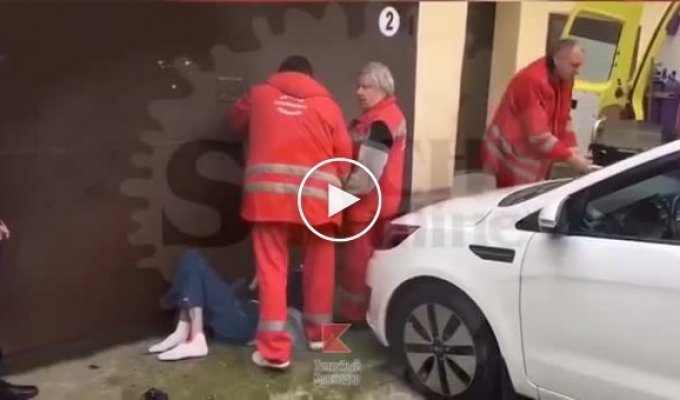 Сочинские медсестры выбросили неходячего пациента к гаражам