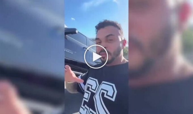 Наехала на Lamborghini: дама на внедорожнике не заметила спорткар за 300 тысяч долларов