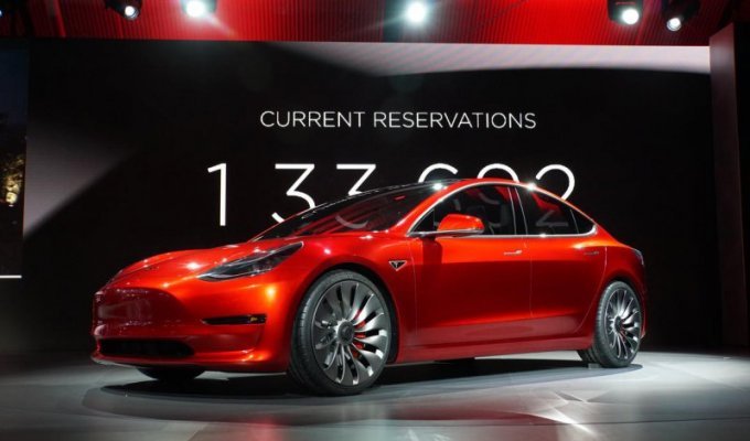 Tesla представила бюджетный электромобиль Model 3 (23 фото + 1 видео)
