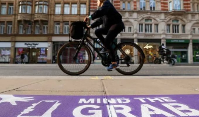 Как в Лондоне борются с грабителями телефонов? (3 фото)