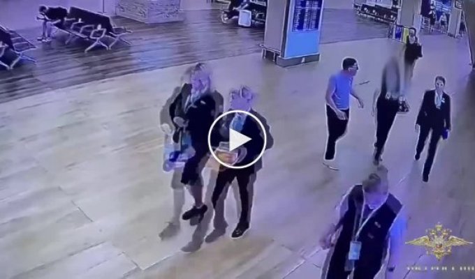 Мужчина с ножом напал на сотрудницу аэропорта в Красноярске