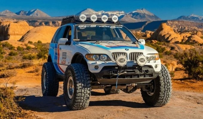 The 2006 BMW X5 was turned into a full-fledged SUV (8 photos + 1 video)