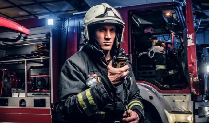 Опасный эффект линзы: 18 случаев, когда безобидные на вид предметы стали причиной возгорания (19 фото)