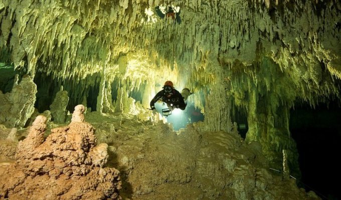 В Мексике нашли самую большую подводную пещеру в мире (6 фото + 1 видео)