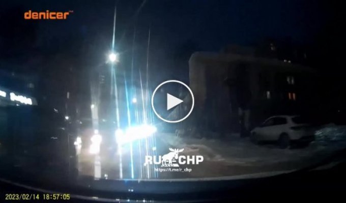 A very impudent character from Saratov drove around a traffic jam and caused an accident