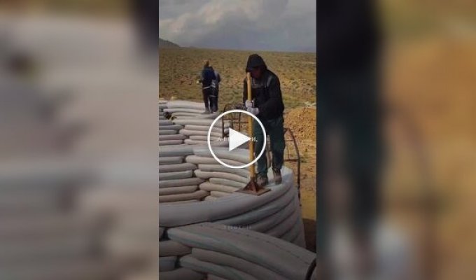 How SuperAdobe rammed-earth houses are built