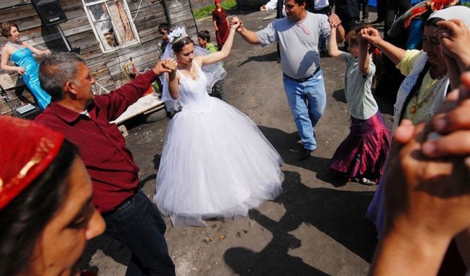 Как проходят цыганские свадьбы (20 фото)