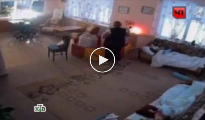 Жестокое избиение инвалида ее воспитательницей попало на видео