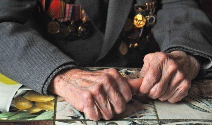 Пенсионный фонд попросил ветеранов из Амурской области вернуть выплаты к Дню Победы (2 фото)