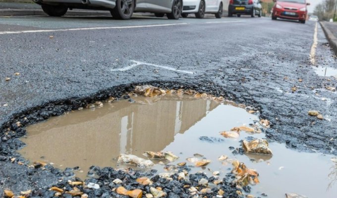 A motorist compiled a dossier on 250 potholes (3 photos)