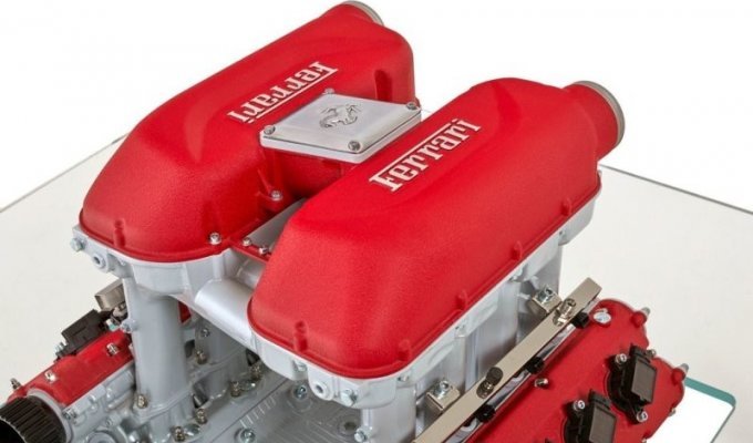 Незвичайний журнальний столик з двигуном Ferrari 360 Modena (6 фото + 1 відео)
