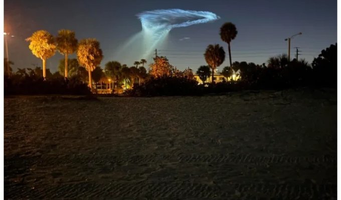 Космическая медуза после запуска ракеты Falcon 9 (6 фото)