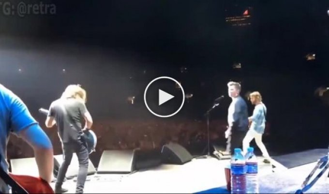 Sudden duet of Foo Fighters' Dave Grohl and Rick Astley