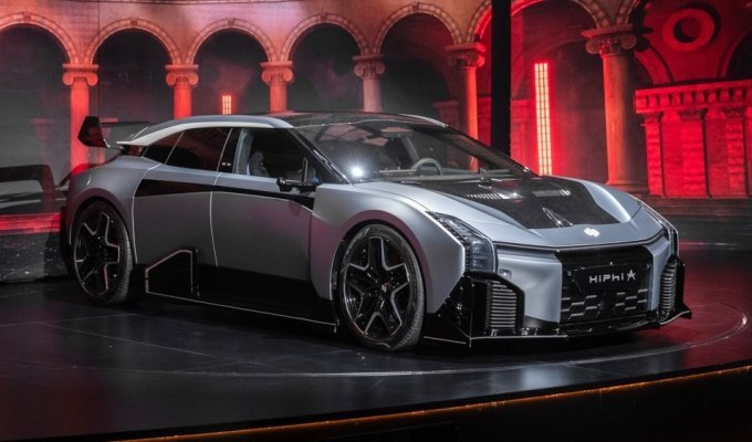 The Chinese presented a 1305-horsepower electric car (27 photos)